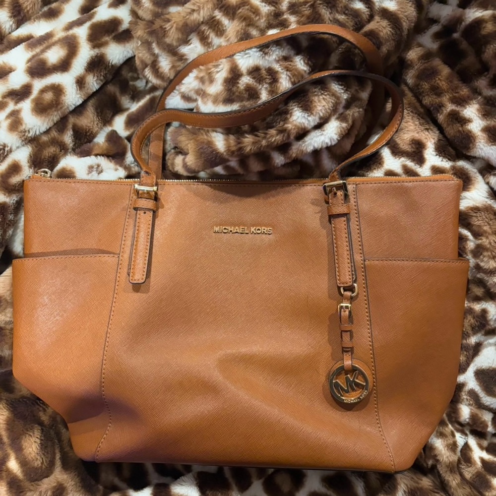 Michael Kors Jetset Saffiano Leather Tote Purse - Picture 6 of 12